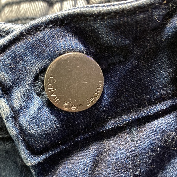 Woman’s Calvin Klein Jeans Size 2x32 Straight - Picture 3 of 7